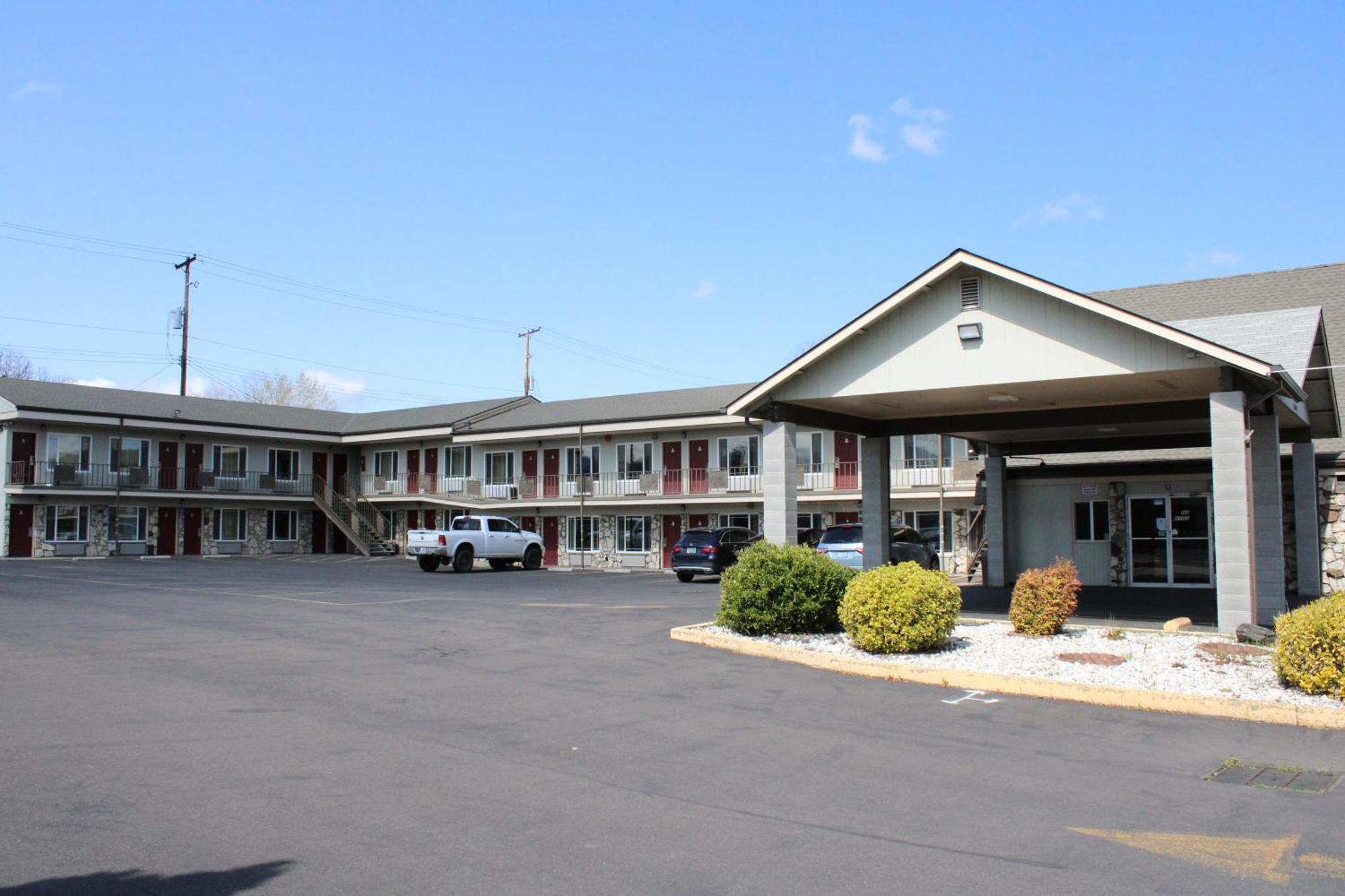 Pine Tree Inn Medford Exterior foto